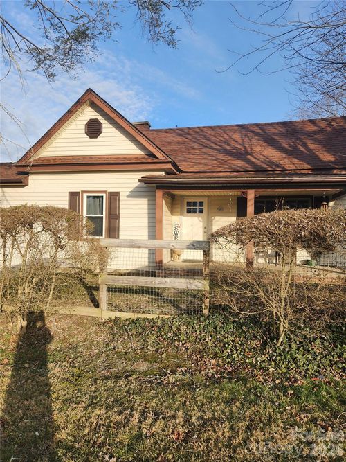 110 E Price St, Hendersonville, NC, 28739-6369 | Card Image