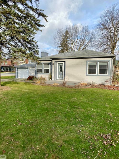 203 E Kempf Ct, Capac, MI, 48014-3133 | Card Image