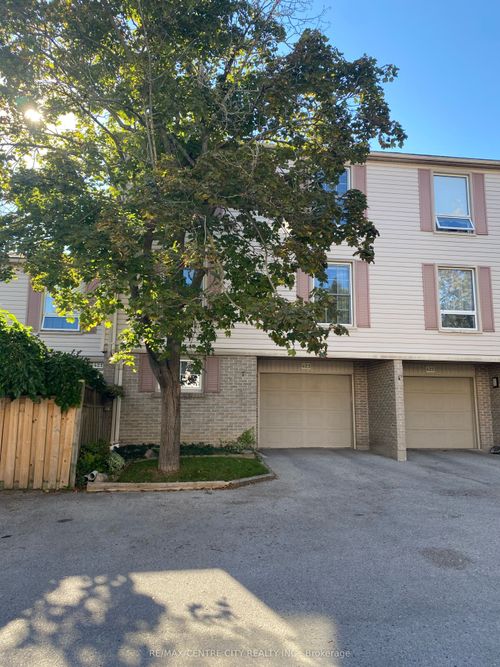 423 Everglade Cres, London, ON, N6H4M8 | Card Image