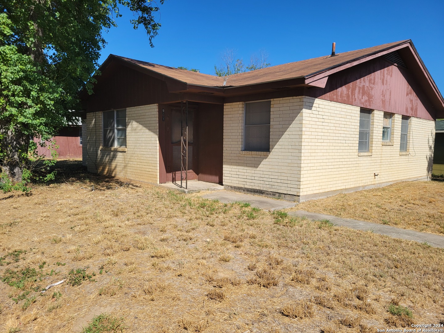 Coleman St, Poteet, TX 78065
