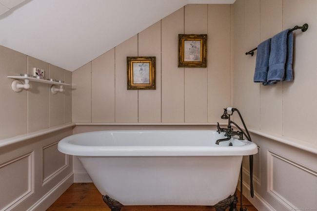 claw foot freestanding tub | Image 31