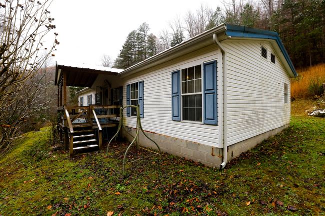831 Beech Bottom Rd, House other with 3 bedrooms, 2 bathrooms and null parking in Wooton KY | Image 5