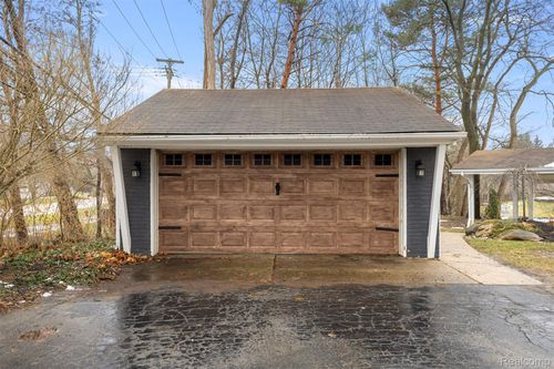 45401 W 9 Mile Rd, Novi, MI, 48374-3801 | Card Image