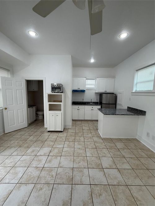 b-5201 Leeland St, Houston, TX, 77023-2021 | Card Image