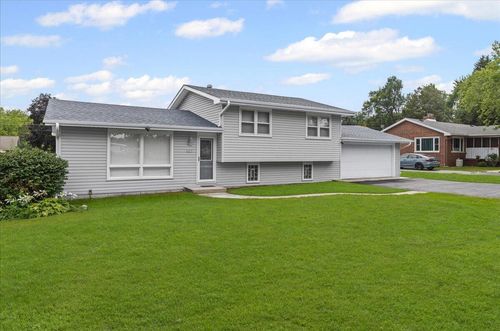 1915 Esch Rd, Twin Lakes, WI, 53181-9719 | Card Image