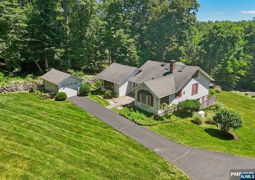 74 Woodland Rd, Montvale, NJ, 07645-1333 | Card Image