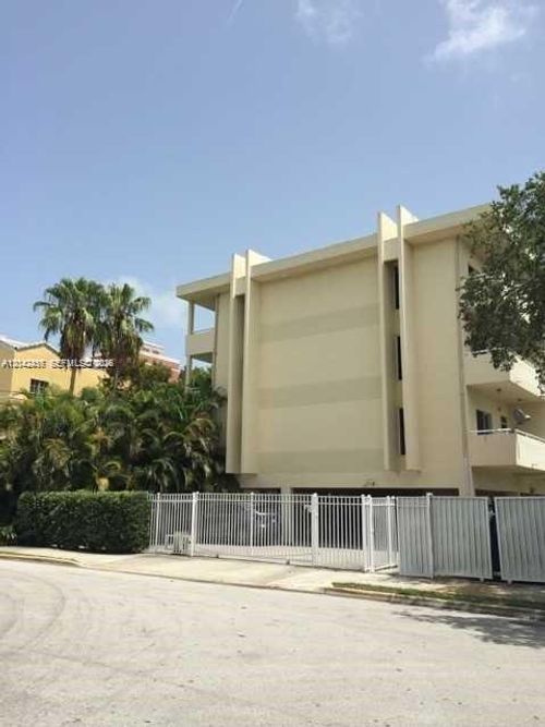 203-5839 Sw 74th Ter, South Miami, FL, 33143-5258 | Card Image