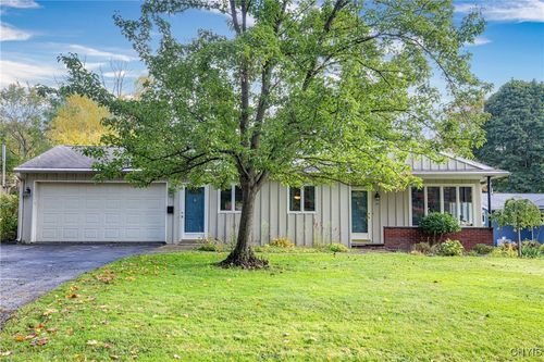 35 Lakeview Cir, Skaneateles, NY, 13152-1312 | Card Image