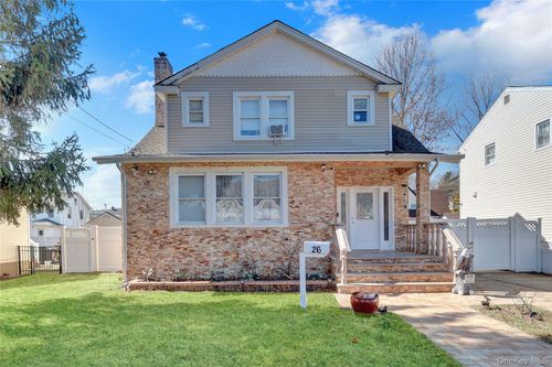 26 Hilbert St, Hempstead, NY, 11550-2041 | Card Image
