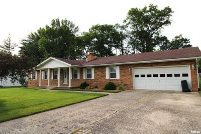 329 Circle Drive, House other with 3 bedrooms, 2 bathrooms and null parking in Salem IL | Image 2