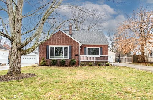 388 Crestwood Ave, Wadsworth, OH, 44281-2130 | Card Image