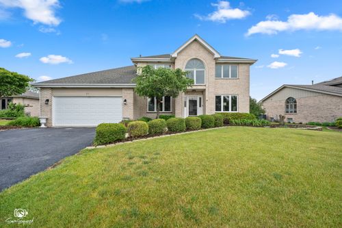631 Vanderbilt Dr, New Lenox, IL, 60451-3825 | Card Image