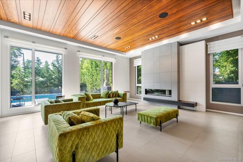 1555 Stevenson Rd, Hewlett, NY, 11557-1715 | Card Image