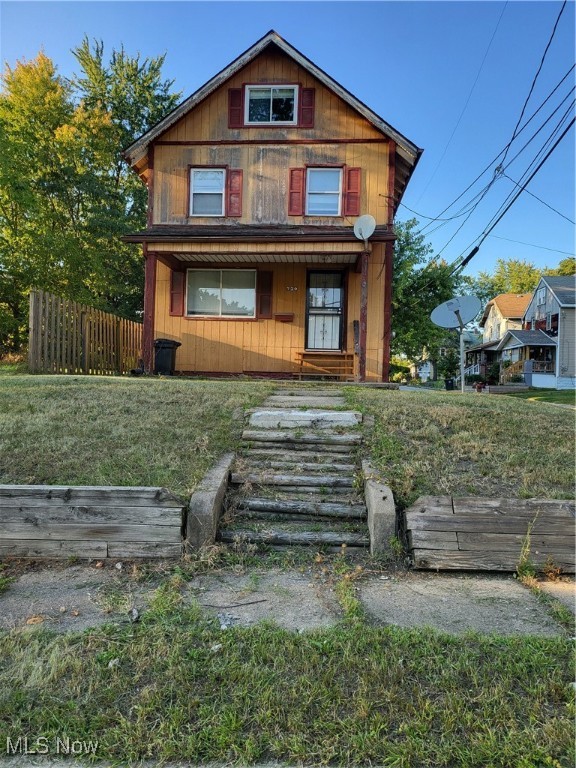 Leo St, Akron, OH 44305