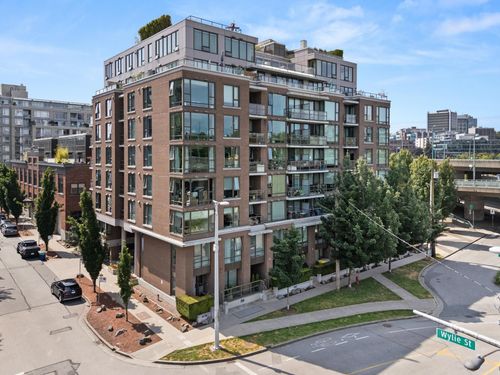 438 1st Ave W, Vancouver, BC, V5Y3S9 | Card Image