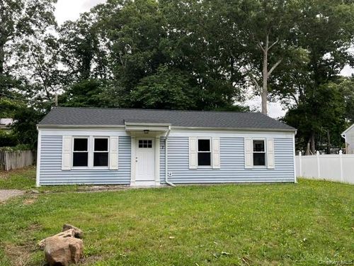 7 Koren Ln, Middle Island, NY, 11953-1836 | Card Image