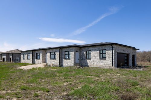 134 Hineman St, Kingston, ON, K7L0G2 | Card Image