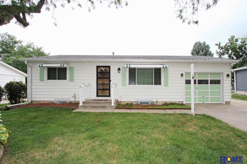8142 Beechwood Dr, Lincoln, NE, 68510-2614 | Card Image