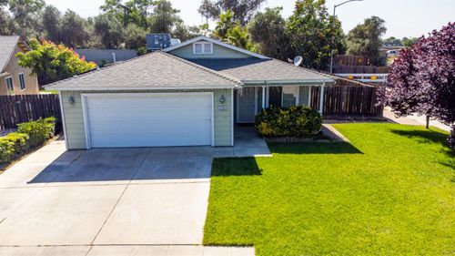 2584 S Roughrider Ave, Fresno, CA, 93725-4000 | Card Image