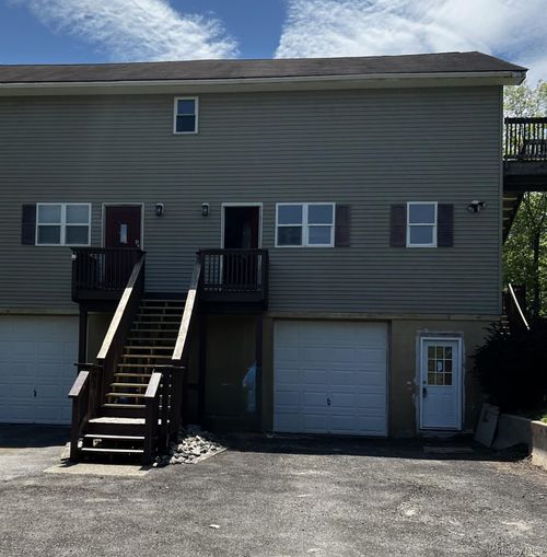 apt-a-400 Round Lake Road, Rhinebeck, NY, 12572 | Card Image