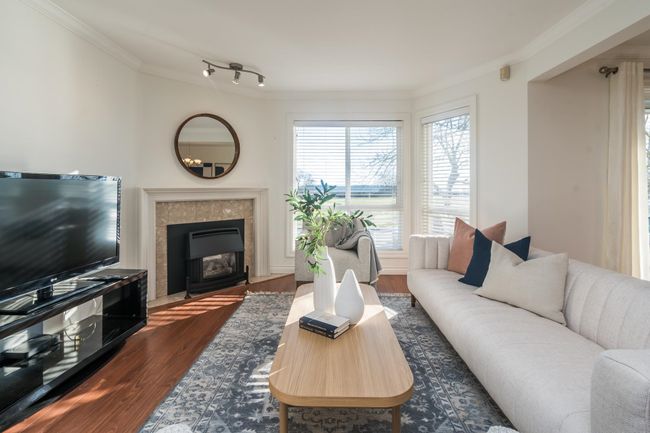 3 - 15875 Marine Drive, Townhouse with 3 bedrooms, 2 bathrooms and 2 parking in White Rock BC | Image 4