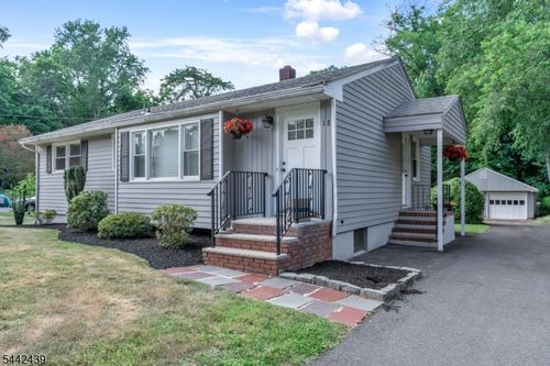 18 North Ave, Bridgewater, NJ, 08807-2617 | Card Image