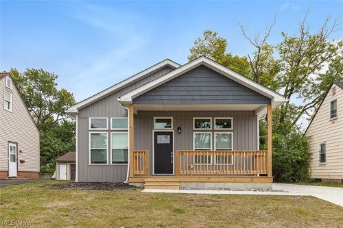21206 Hansen Rd, Maple Heights, OH, 44137-2102 | Card Image