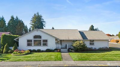 Welcome home to this cozy 1-story home. | Image 1