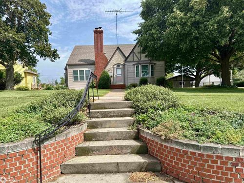 812 Chicago St, Audubon, IA, 50025-1418 | Card Image