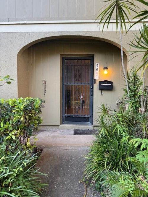 7601 Deleon Ct, TAMPA, FL, 33615-2925 | Card Image