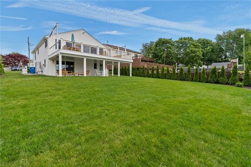 76 Warren Ave, Middletown, RI, 02842-5835 | Card Image
