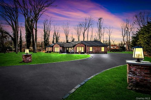 4 Northwood Ct, Woodbury, NY, 11797-1405 | Card Image