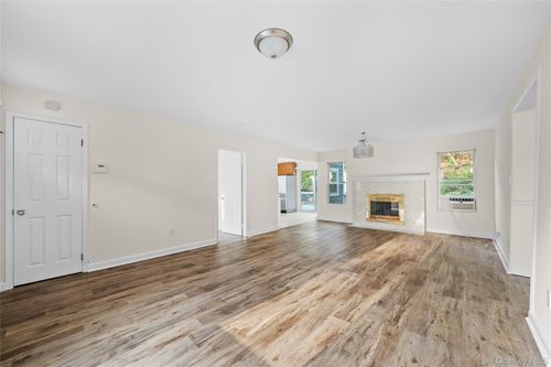 59 Breeze Ave, Ronkonkoma, NY, 11779-5903 | Card Image