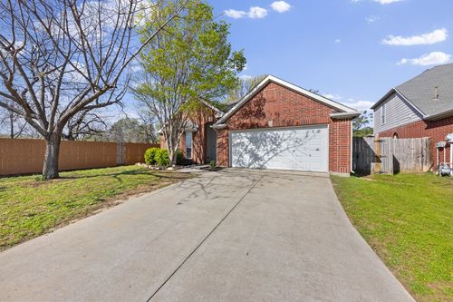 814 Lake Bluff Dr, Lake Dallas, TX, 75065-2885 | Card Image