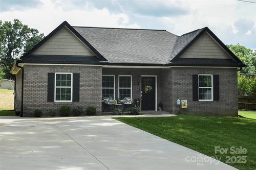 604 E Ohio Ave, Bessemer City, NC, 28016-2166 | Card Image