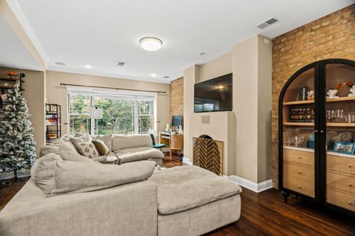apt-2-1210 Roscoe St, Chicago, IL, 60657-8770 | Card Image
