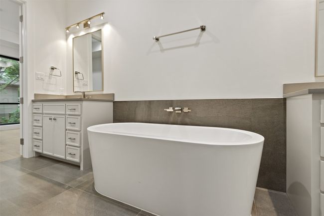 Primary en-suite with soaking tub, double vanity | Image 23
