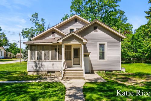 220 E Elliott St, Whitehall, MI, 49461-1317 | Card Image