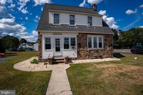 225 Claremont Ave, TAMAQUA, PA, 18252-4432 | Card Image
