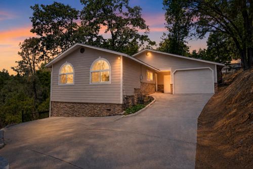 16924 Oscar Dr, Grass Valley, CA, 95949-7382 | Card Image