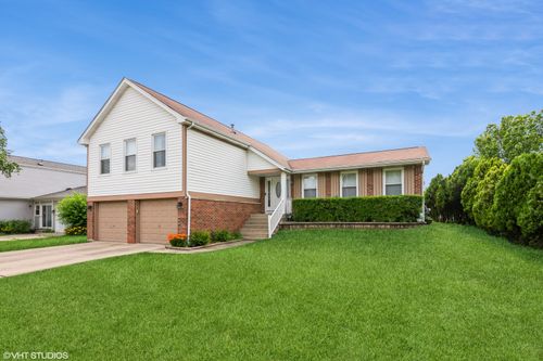 1015 Warwick Cir N, Hoffman Estates, IL, 60169-2327 | Card Image