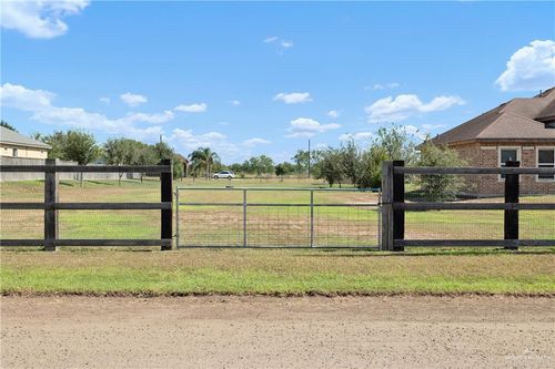 15320 E Davis Rd, Edinburg, TX, 78542-1125 | Card Image