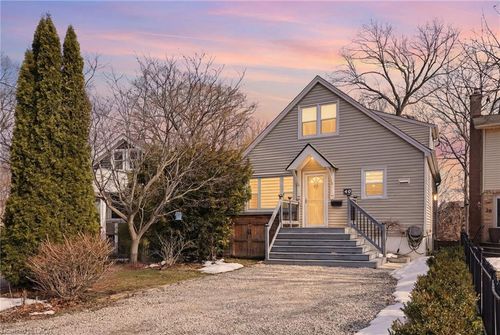 40 Runcorn St, St. Catharines, ON, L2M1N8 | Card Image