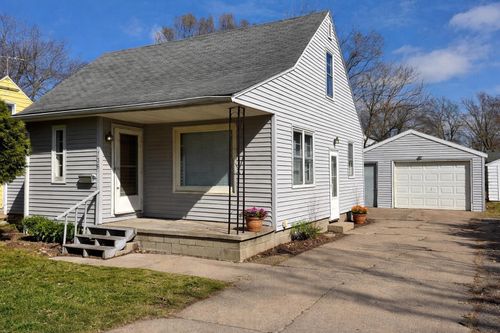 736 Sherman Ave, Waterloo, IA, 50703-2061 | Card Image