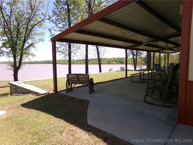 Other side of covered patio | Image 28