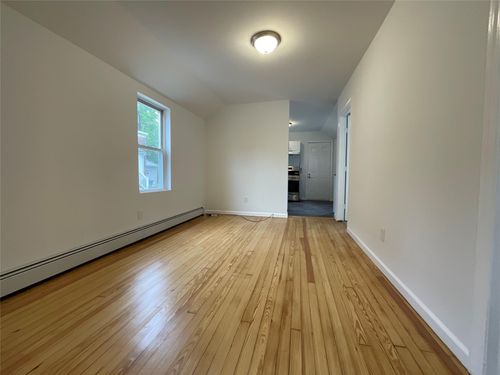 308 East Ave, Riverhead, NY, 11901-4632 | Card Image