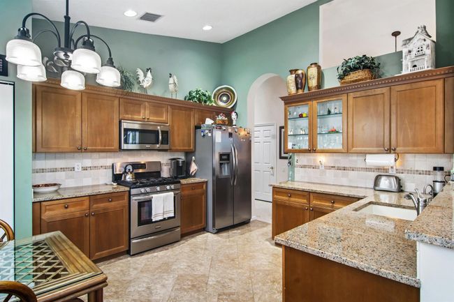 368 Nw Springview Loop, House other with 3 bedrooms, 2 bathrooms and null parking in Port St. Lucie FL | Image 8