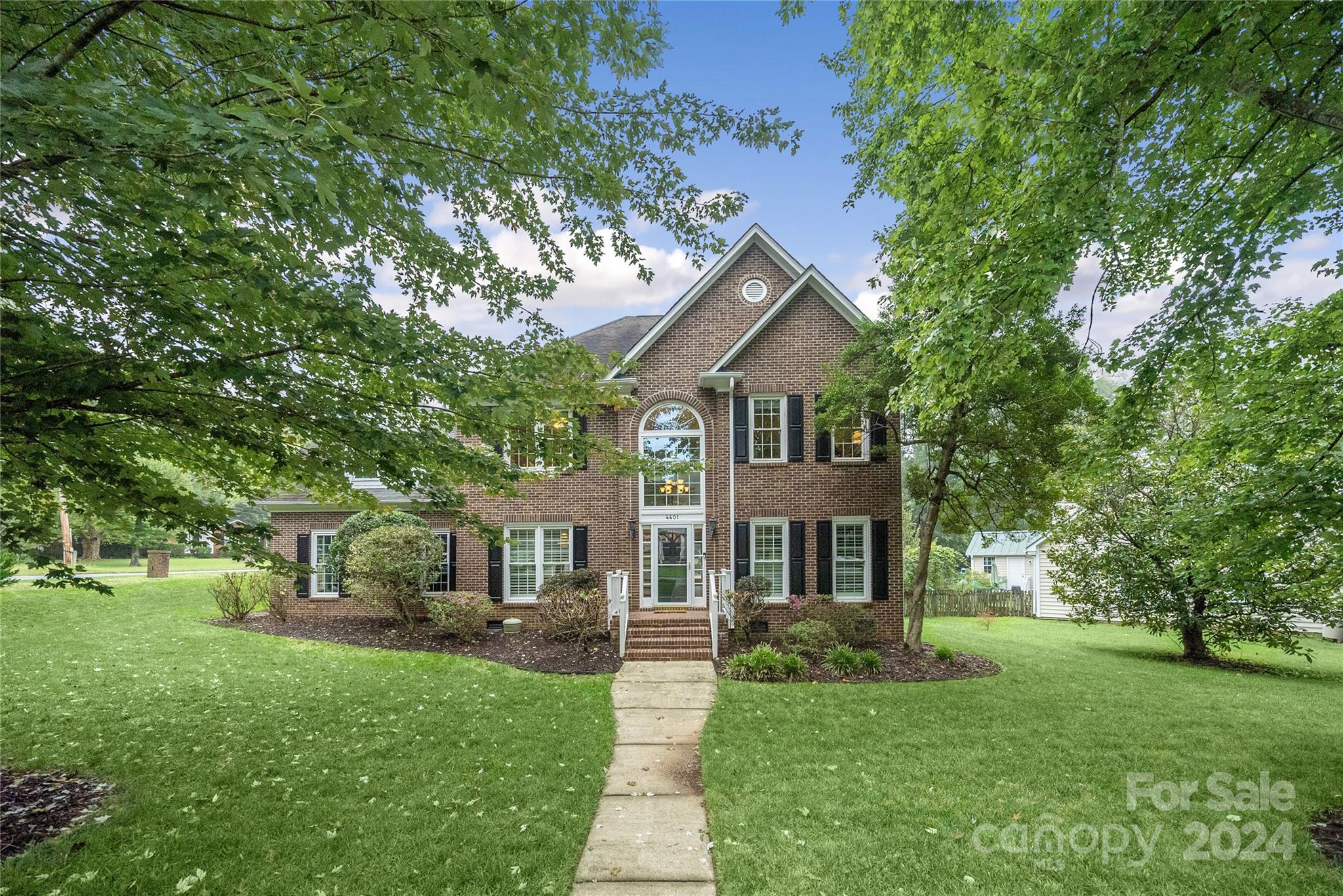 Charlestowne Manor Dr, Charlotte, NC 28211