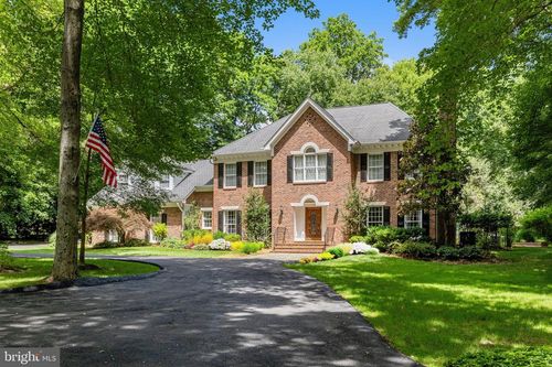 9800 Arnon Chapel Rd, GREAT FALLS, VA, 22066-3933 | Card Image