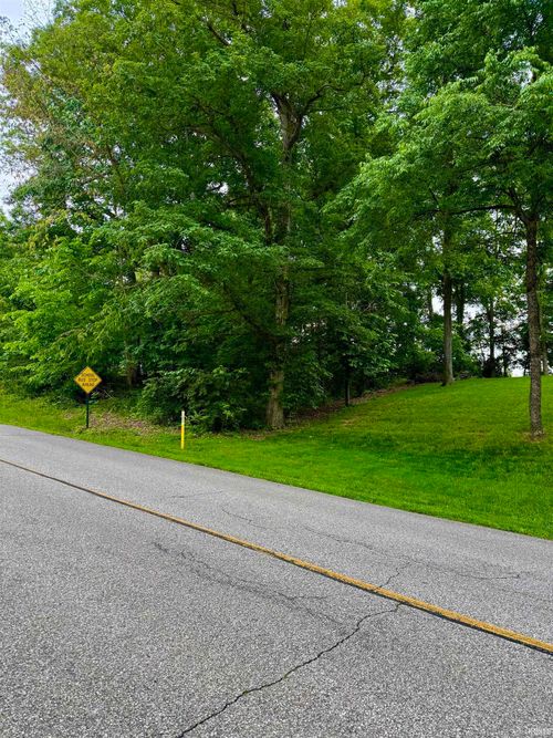 241 W Melchoir Dr S, Santa Claus, IN, 47579-6114 | Card Image